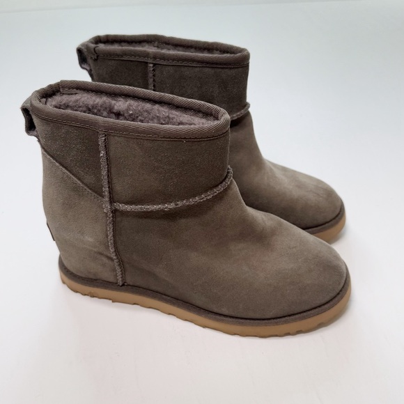 UGG Classic Femme Mini Suede Wedge Boot 5.5‎ - Picture 1 of 8